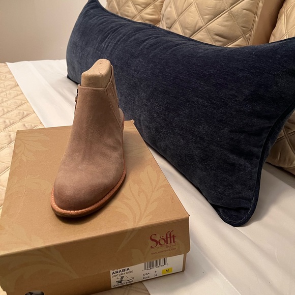 Sofft Light Tan Booties in size 8 - Picture 3 of 4